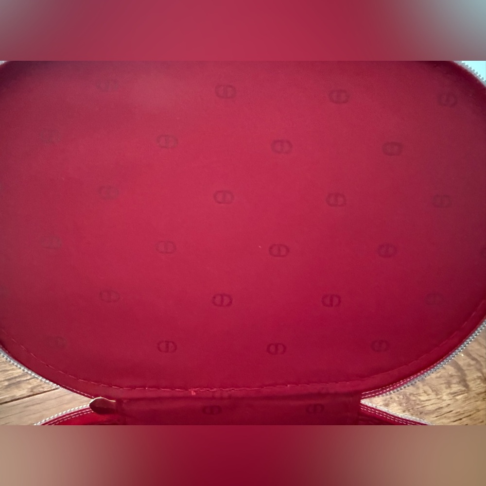 CHRISTIAN DIOR PARFUMS / DIOR BEAUTY Glossy Red Oval Novelty Pouch NIB❤️✨ - Picture 11 of 12